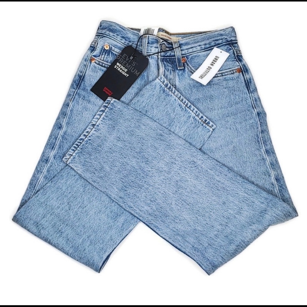 Urban Outfitters Levi's NWT Wedgie Fit Mom Jea…